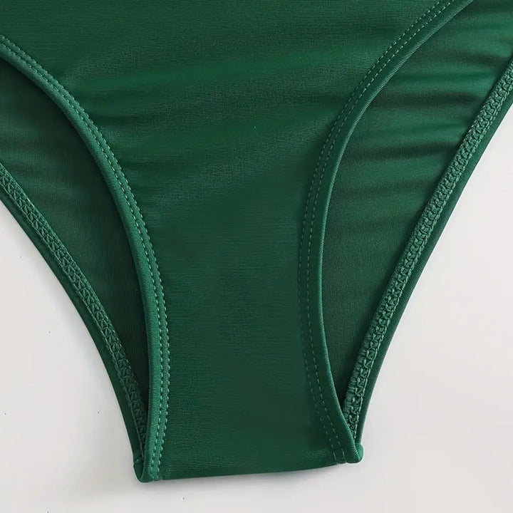 Sarena | Dein bauchformendes Bikini-Set mit stilvollem V-Ausschnitt